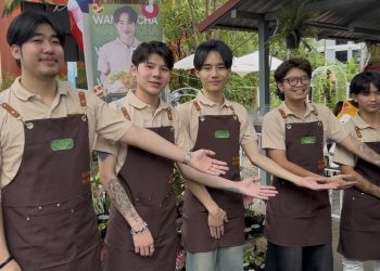 ฮือฮา! เด็กเสิร์ฟหนุ่มหล่อดีกรีนายแบบ