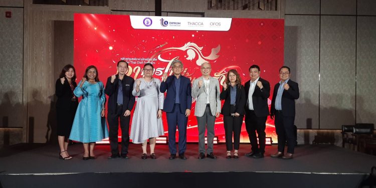 ปทุมธานี กรมส่งเสริมอุตสาหกรรม ร่วมกับ มทร.ธัญบุรี และสำนักงานกองทุนหมู่บ้านฯ พัฒนาหลักสูตรเชฟอาหารไทยมืออาชีพ “หลักสูตรอาหารไทยต้นตำรับเพื่อการประกอบอาชีพ (Authentic Thai Cuisine)” ยกระดับ Soft Power สู่เศรษฐกิจสร้างสรรค์