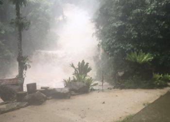 พังงา ประกาศอุทยานแห่งชาติเขาลำปี-หาดท้ายเหมือง ปิดแหล่งท่องเที่ยวประเภทน้ำตกในพื้นที่อุทยาน อุทยานแห่งชาติเขาลำปี-หาดท้ายเหมืองเป็นการชั่วคราวเพื่อเฝ้าระวังสถานการณ์ภัยพิบัติทางธรรมชาติ