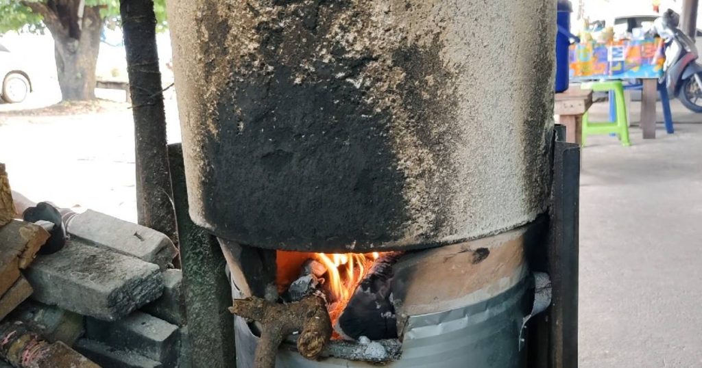 นครนายก - เตี่ยวเนื้อเตาฟืน หม้อดำไม่ต้องขัด เรียกลูกค้าเข้าร้านดี 13 Talknews Online