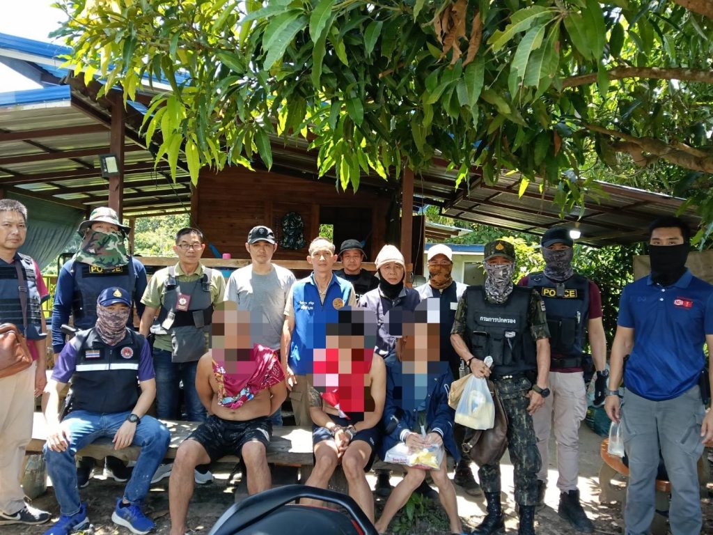 นอภ.วังชิ้นร่วมกับ ตร.สภ.วังชิ้น รวบ 3 ผู้ต้องหายาบ้า 8,000 เม็ด 13 Talknews Online