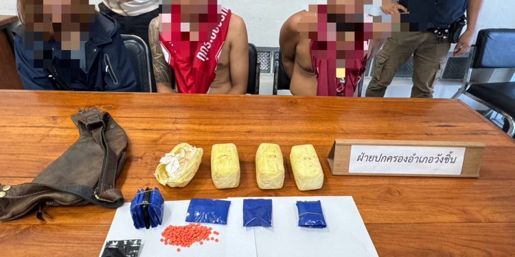 นอภ.วังชิ้นร่วมกับ ตร.สภ.วังชิ้น รวบ 3 ผู้ต้องหายาบ้า 8,000 เม็ด 12 นอภ.วังชิ้นร่วมกับ ตร.สภ.วังชิ้น รวบ 3 ผู้ต้องหายาบ้า 8,000 เม็ด