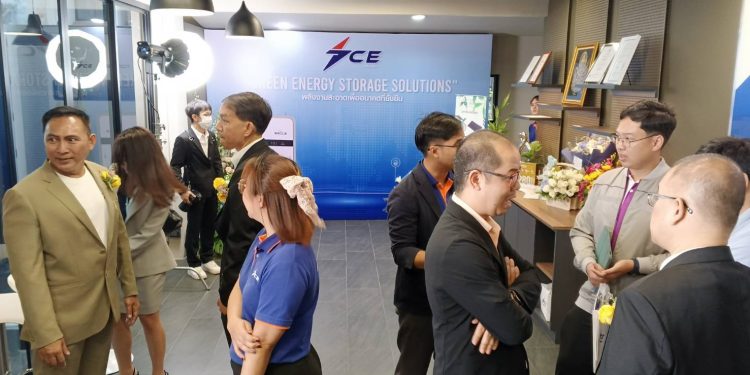 "ทีซีอี โปร์เจก" เปิดตัวระบบกักเก็บพลังงานด้วยแบตเตอรี่ พลังงานสะอาด เพื่ออนาคตที่ยั่งยืนลดค่าไฟ 30-50 % ลั่นคุ้มทุนใน 5 ปี 12 “ทีซีอี โปร์เจก” เปิดตัวระบบกักเก็บพลังงานด้วยแบตเตอรี่ พลังงานสะอาด เพื่ออนาคตที่ยั่งยืนลดค่าไฟ 30-50 % ลั่นคุ้มทุนใน 5 ปี