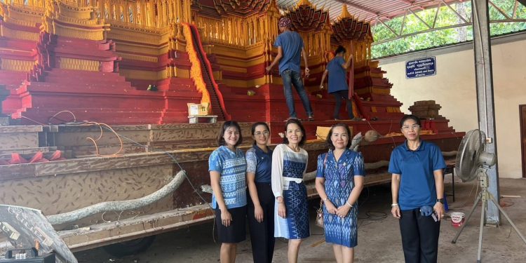 สกลนคร เร่งทำปราสาทผึ้ง ให้ทันงานแห่ 1-7 ตุลาคม งามสุดอลังการ