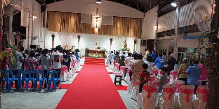 สิงห์บุรี – พิธีบูชาขอบพระคุณเตรียมจิตใจ วันฉลองวัดพระแม่มารีอา มารดาคริสตชน