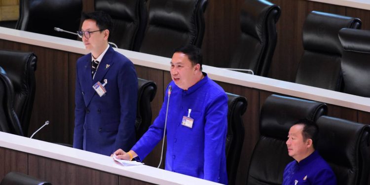 "หมออลงกต" นำเสนอร่างกฎหมาย ยกระดับ อสม. สู่การเป็นวิชาชีพที่มั่นคง หนุนสวัสดิการ-เงินค่าตอบแทนต่อเนื่อง 12 ”หมออลงกต” นำเสนอร่างกฎหมาย ยกระดับ อสม. สู่การเป็นวิชาชีพที่มั่นคง หนุนสวัสดิการ-เงินค่าตอบแทนต่อเนื่อง