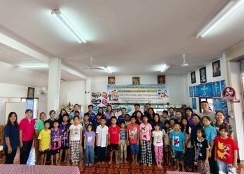 เทศบาลตำบลช่อแฮ”เปิดโครงการ” เรียนรู้ภูมิ ปัญญาการตัดตุงไส้หมู และทำกรวยดอกไม้ใบตอง