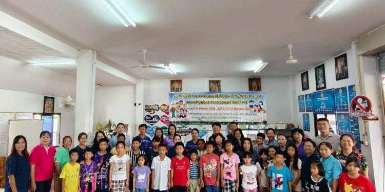 เทศบาลตำบลช่อแฮ”เปิดโครงการ” เรียนรู้ภูมิ ปัญญาการตัดตุงไส้หมู และทำกรวยดอกไม้ใบตอง