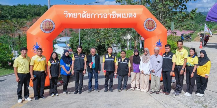วิทยาลัยการอาชีพเบตง จัดกิจกรรม Fix it – จิตอาสาให้บริการซ่อมยานพาหนะ เครื่องใช้ไฟฟ้า และกิจกรรมอบรมและพัฒนาผลิตภัณฑ์ชุมชน 12 วิทยาลัยการอาชีพเบตง จัดกิจกรรม Fix it – จิตอาสาให้บริการซ่อมยานพาหนะ เครื่องใช้ไฟฟ้า และกิจกรรมอบรมและพัฒนาผลิตภัณฑ์ชุมชน