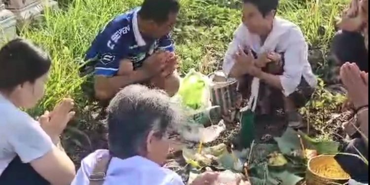 สกลนคร สืบสานบุญข้าวสากประเพณีโบราณอยู่คู่ชาวพุทธ 12 สกลนคร สืบสานบุญข้าวสากประเพณีโบราณอยู่คู่ชาวพุทธ