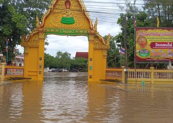 ชัยภูมิพายุฝนตกกระหน่ำน้ำท่วมถนนหนทางบ้านเรือนร้านค้า วัดฯ จมบาดาล ใน4อำเภอ