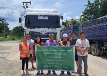 “นายกพิกุล เอี่ยมพงษ์” อบต.ต้าผามอก “ขอขอบคุณ” โรงโม่หิน บจก.แพร่วิศวกรรมฯ ที่อนุเคราะห์หินคลุก 200 ตัน เพื่อซ่อมแซมถนนเข้าพื้นที่การเกษตรฯ