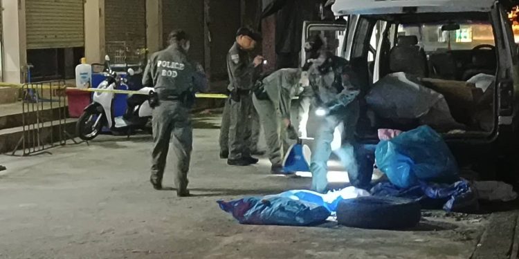 ผงะ! เจอระเบิดใส่กระสอบซุกรถตู้จอดชายแดนแม่สาย 12 ผงะ! เจอระเบิดใส่กระสอบซุกรถตู้จอดชายแดนแม่สาย