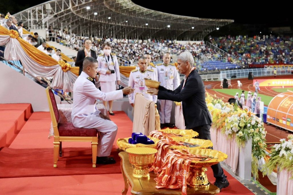 กาญจนบุรี - องคมนตรี ผู้แทนพระองค์ เป็นประธานในพิธีมอบถ้วย พระราชทาน “คิงส์คัพ” ครั้งที่ 51 แก่ทีมชาติอิรัก ผู้ชนะเลิศการแข่งขัน 8 Talknews Online