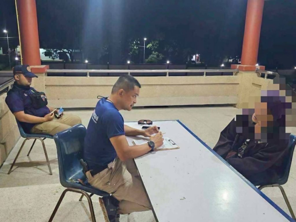 มุกดาหาร ปกครองจับข้าราชการท้องถิ่นพร้อมเมียเสพยาบ้า 13 Talknews Online