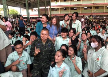 กาฬสินธุ์ ม.กาฬสินธุ์เดินหน้าพัฒนาท้องถิ่นมุ่งสู่มาตรฐานสากล แม่ทัพภาคที่ 2 พบปะครู นักเรียน