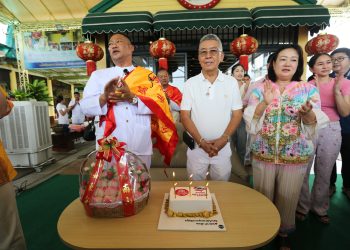 นครปฐม เจ้าสัวเงี๊ยบ จัดงานครบรอบวันคล้ายวันเกิด 9 เดือน 9 เชิญ อาจารย์แห้ว หมอดูเทวดา ดูดวงเสริมชะตาให้ลูกค้า