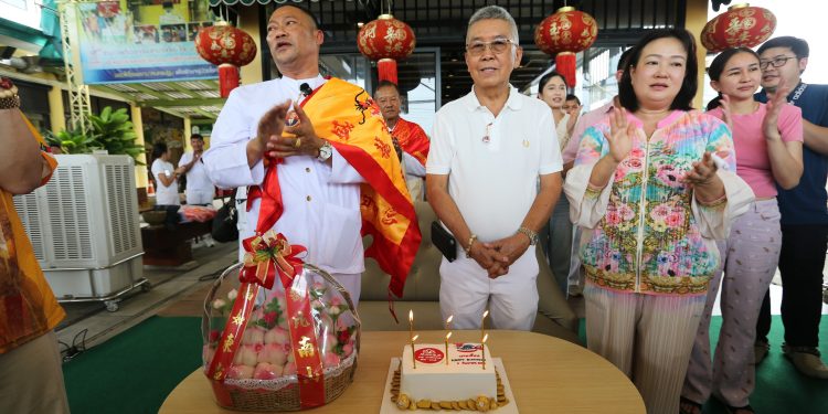 นครปฐม เจ้าสัวเงี๊ยบ จัดงานครบรอบวันคล้ายวันเกิด 9 เดือน 9 เชิญ อาจารย์แห้ว หมอดูเทวดา ดูดวงเสริมชะตาให้ลูกค้า