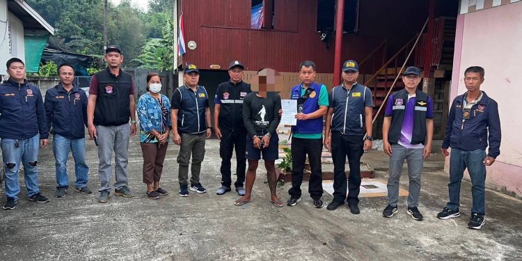 ผู้ว่าฯแพร่ “สั่งบูรณาการ” กวาดล้างยาเสพติด “No Drugs No Dealers” จับกุมผู้ต้องหาตามหมายศาล