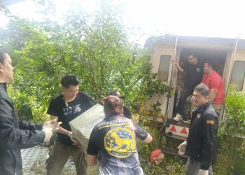 ทลายโกดังเถื่อนวิหารแดง! ยึดบุหรี่ไฟฟ้าล็อตประวัติศาสตร์ภาคกลาง มูลค่าพุ่งหลายพันล้านบาท คนร้ายไหวตัวทัน ทิ้งของกลางมหาศาลหนีลอยนวล