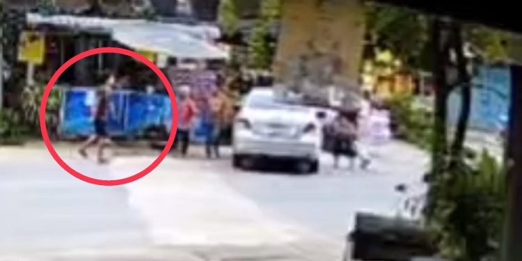 กาญจนบุรี - เป็นเหตุเพราะเสียงแตร! หนุ่มวัย 20 ฟิวขาดถูกสาวบีบแตรใส่หลังขับรถย้อนศร ครอบครัวร้องสื่อหวั่นไม่ปลอดภัย 12 กาญจนบุรี – เป็นเหตุเพราะเสียงแตร! หนุ่มวัย 20 ฟิวขาดถูกสาวบีบแตรใส่หลังขับรถย้อนศร ครอบครัวร้องสื่อหวั่นไม่ปลอดภัย