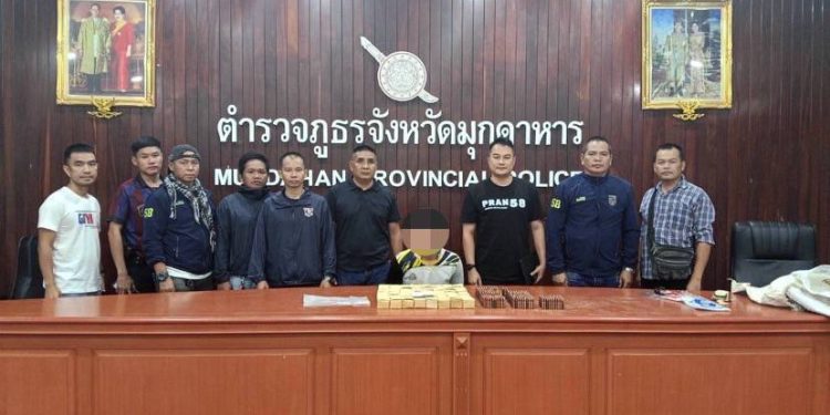 ตร.เมืองกาฬสินธุ์ร่วมชุดสืบภ.จว.กาฬสินธุ์-สืบภ.จว.มุกดาหารจับหนุ่มชาวลาว ยึดกระสุนปืนสงคราม 2.2 พันนัด