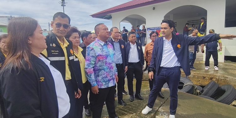 พังงา สมาชิกวุฒิสภาพบประชาชน กลุ่มจังหวัดภาคใต้ตอนบน ลงพื้นที่จังหวัดพังงา รับฟังข้อร้องเรียนความเดือดร้อนจากประชาชนที่ท่าเรือบ้านน้ำเค็ม อ.ตะกั่วป่า