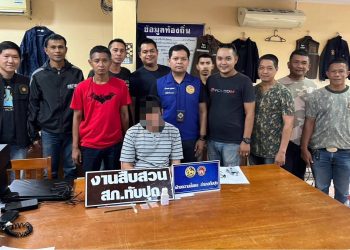ฝ่ายปกครองอำเภอทับปุดและชุดสืบสวน สภ.ทับปุด รวบผู้ต้องหาเทของกลางยาบ้าทิ้งลงชักโครก หวังทำลายหลักฐาน สุดท้ายเจ้าหน้าที่ชุดจับกุมงัดบ่อส้วมไม่รอด โดนรวบตัวพร้อมหลักฐานส่งดำเนินคดีตามกฎหมาย