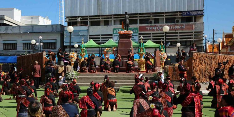 กาฬสินธุ์จัดพิธีบวงสรวงอนุสาวรีย์พระยาชัยสุนทรเจ้าเมืองคนแรกเสริมสิริมงคล