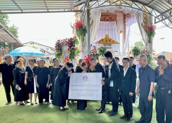 กาฬสินธุ์แห่ร่วมอาลัย“สาธิต ทองจันทร์”สู่สวรรค์ญาติ พร้อมด้วยเพื่อนศิลปินหมอลำ และแฟนคลับส่งอาลัยส่งดวงวิญญาณ “สาธิต ทองจันทร์” ศิลปินลูกทุ่งหมอลำคนดัง เจ้าของบทเพลงอมตะ มือสังหารและปากโกรธใจคิดถึงสู่สวรรค์