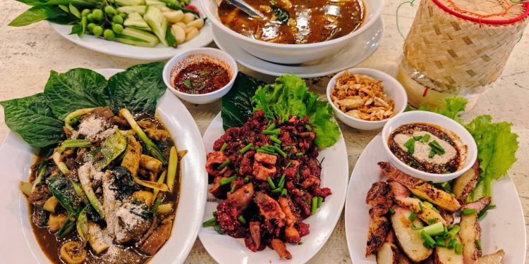 สกลนคร ใครที่ชอบสายเนื้อวัวต้องลองร้านซอยถี่ ลาบ ก้อยขม ต้มแซ่บ 12 สกลนคร ใครที่ชอบสายเนื้อวัวต้องลองร้านซอยถี่ ลาบ ก้อยขม ต้มแซ่บ