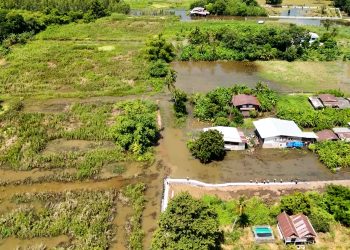 ชัยนาท มวลน้ำเหนือมาเร็วแรงเขื่อนเจ้าพระยาเอ่อท่วม31ตำบล187ครัวเรือนได้รับผลกระทบ