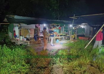 โหดตั้งวงดื่มเหล้าแล้วทะเลาะวิวาทใช้มีดฟัน สาหัส 2 ราย แล้วลัก จยย.นายจ้างขับหนีไปเป็น จยย.ที่ขับหนีไป