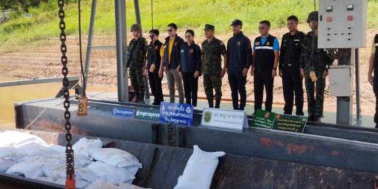 มุกดาหาร นรข. สนธิกำลังตรวจยึดข้าวสาร 60 กระสอบ 12 มุกดาหาร นรข. สนธิกำลังตรวจยึดข้าวสาร 60 กระสอบ