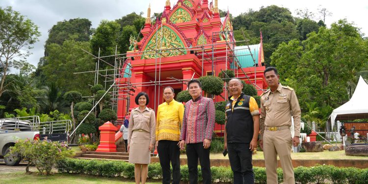 ผู้ว่าฯพังงา ตรวจเยี่ยมการปูพื้นถนนศาลหลักเมืองพังงา