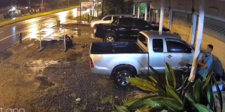 พังงา วงจรปิดจับภาพคนร้ายขโมยรถจักรยานหน้าบ้านโพสต์ลงโซเชียลตามหารถจักรยานและคนร้ายที่ก่อเหตุเพื่อดำเนินคดี