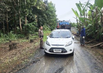 เชียงราย เจอรถฝ่าด่านยาเสพติด! จอดทิ้งในป่าเวียงป่าเป้า ค้นรถพบซ่อนบ้าซุกในบานประตู 2 แสนเม็ด คนขับหาย!