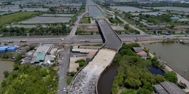 สมุทรปราการ โครงการชลหารพิจิตเร่งพร่องน้ำรองรับ 3 น้ำที่จะมาถึง