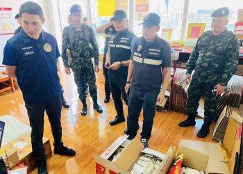 ยึดยาบ้า ยัดใส่กล่องพัสดุเอกชน 49 มัด 98,000 เม็ด มีคนมาฝากส่งที่แม่สาย