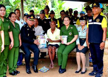 (สุรินทร์) มทบ.25 เยี่ยมทหารผ่านศึกที่พิการและทุพพลภาพพร้อมมอบสิ่งของอุปโภคบริโภค