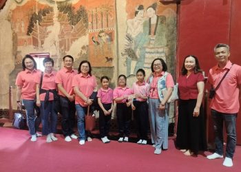 นักเรียน “เจ้าบ้านน้อย” ร.ร.จุมปีวนิดาภรณ์ ร่วมต้อนรับคณะผู้บริหารจากสำนักคณะกรรมการวิเคราะห์นโยบายรัฐวิสาหกิจ