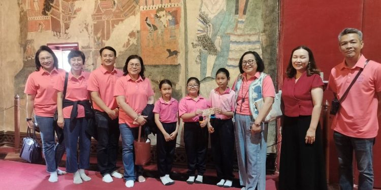 นักเรียน “เจ้าบ้านน้อย” ร.ร.จุมปีวนิดาภรณ์ ร่วมต้อนรับคณะผู้บริหารจากสำนักคณะกรรมการวิเคราะห์นโยบายรัฐวิสาหกิจ