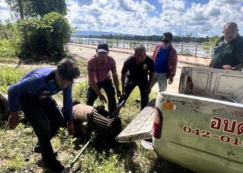 ตร.รัตนวาปี จับ 2 ผู้ต้องหาตามหมายจับของศาล จว.หนองคาย ฐานร่วมกันลักทรัพย์ในสถานที่ราชการ