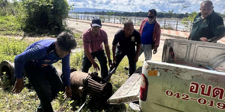 ตร.รัตนวาปี จับ 2 ผู้ต้องหาตามหมายจับของศาล จว.หนองคาย ฐานร่วมกันลักทรัพย์ในสถานที่ราชการ