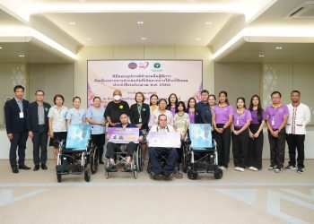 โรงพยาบาลกาฬสินธุ์มอบอุปกรณ์ช่วยเหลือผู้พิการประสบภัยจากการใช้รถใช้ถนน