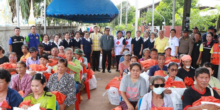 อำนาจเจริญ เจ้าหน้าที่เร่งให้ความช่วยเหลือประชาชนผู้ได้รับผลกระทบจากเหตุวาตภัยพายุฝนกระหน่ำ ถล่ม แทบยกทัังหมู่บ้าน 210หลังคาเรือน