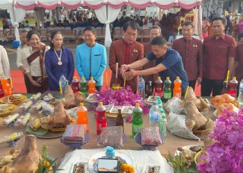 สุรินทร์—เริ่มแล้วพิธีแซนโฎนตาบูชาบรรพบุรุษของชาวสุรินทร์ จังหวัดสุรินทร์และองค์การบริหารส่วนจังหวัดสุรินทร์ ร่วมจัดพิธีเซ่นไหว้พระยาสุรินทร์ทรภักดี ก่อนแยกย้ายกันไปประกอบพิธีในแต่ละครอบครัวในวันอาทิตย์ ที่ 21 กันยายน 2568 นี้