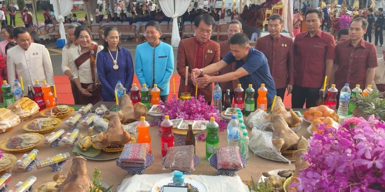 สุรินทร์—เริ่มแล้วพิธีแซนโฎนตาบูชาบรรพบุรุษของชาวสุรินทร์ จังหวัดสุรินทร์และองค์การบริหารส่วนจังหวัดสุรินทร์ ร่วมจัดพิธีเซ่นไหว้พระยาสุรินทร์ทรภักดี ก่อนแยกย้ายกันไปประกอบพิธีในแต่ละครอบครัวในวันอาทิตย์ ที่ 21 กันยายน 2568 นี้ 12 สุรินทร์—เริ่มแล้วพิธีแซนโฎนตาบูชาบรรพบุรุษของชาวสุรินทร์ จังหวัดสุรินทร์และองค์การบริหารส่วนจังหวัดสุรินทร์ ร่วมจัดพิธีเซ่นไหว้พระยาสุรินทร์ทรภักดี ก่อนแยกย้ายกันไปประกอบพิธีในแต่ละครอบครัวในวันอาทิตย์ ที่ 21 กันยายน 2568 นี้