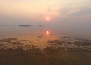 สกลนคร ชวนล่องเรือเที่ยวเกาะดอนสวรรค์ ชมพระอาทิตย์ขึ้นที่หนองหาร