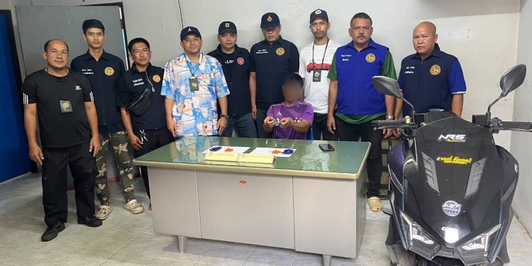 พังงา-ฝ่ายปกครองอำเภอคุระบุรี ออกปฏิบัติการกลาดล้างยาเสพติด จับพ่อค้ายาบ้าได้ของกลาง400 เม็ด